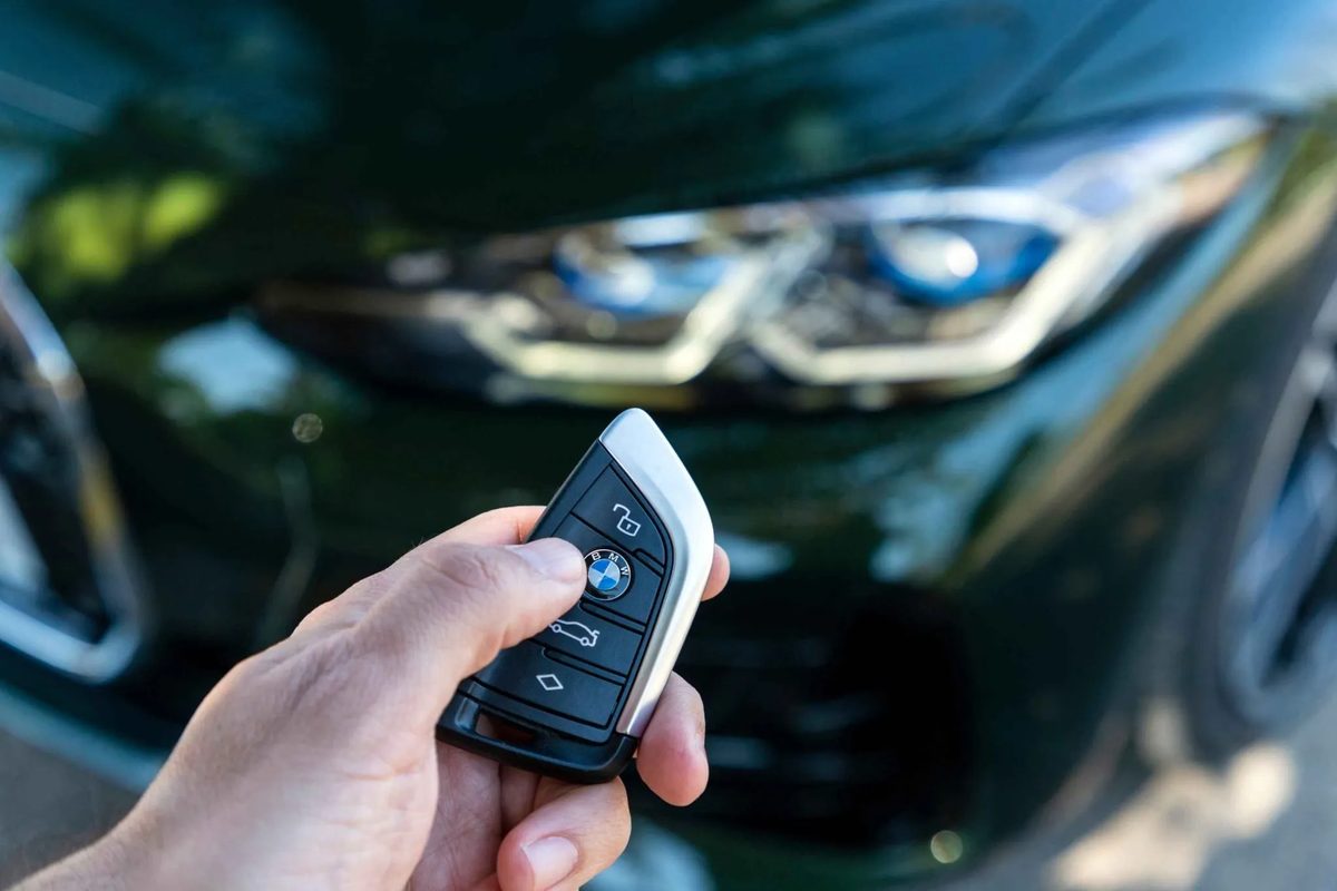 BMW autosleutel bijgemaakt en geprogrammeerd door Westendorp