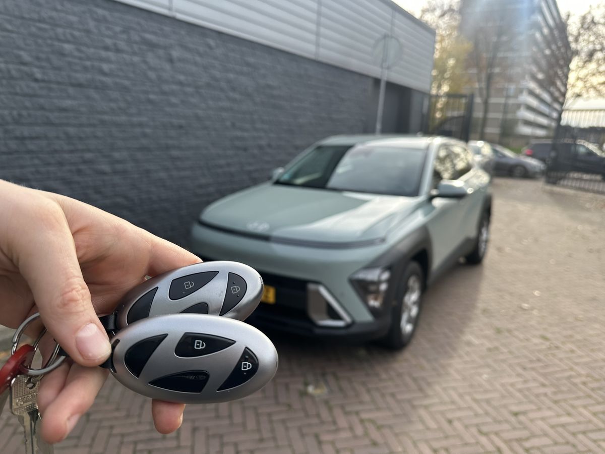 Twee Hyundai-autosleutels voor een Hyundai Kona